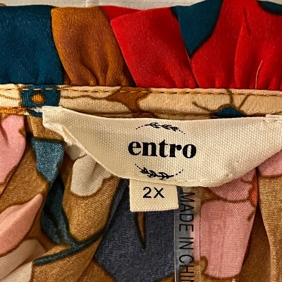 Entro Modern Multicolor Floral V Neck Top, size 2X - Picture 5 of 8